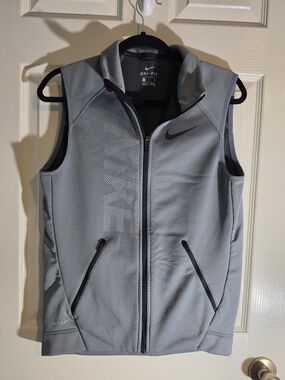 Nike Men’s Dri-FIT Gray Sleeveless Vest